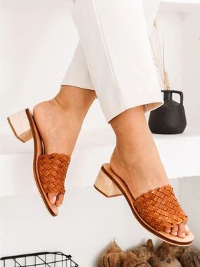 Liberté Santorini Woven Mule - Cognac (shoe25)
